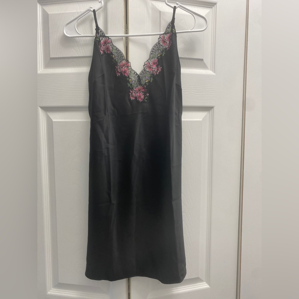 Victoria’s Secret Black Lingerie Nightgown w/ Floral Trim. XS